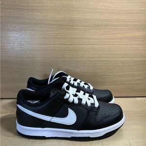 Dunk Low “Black White”